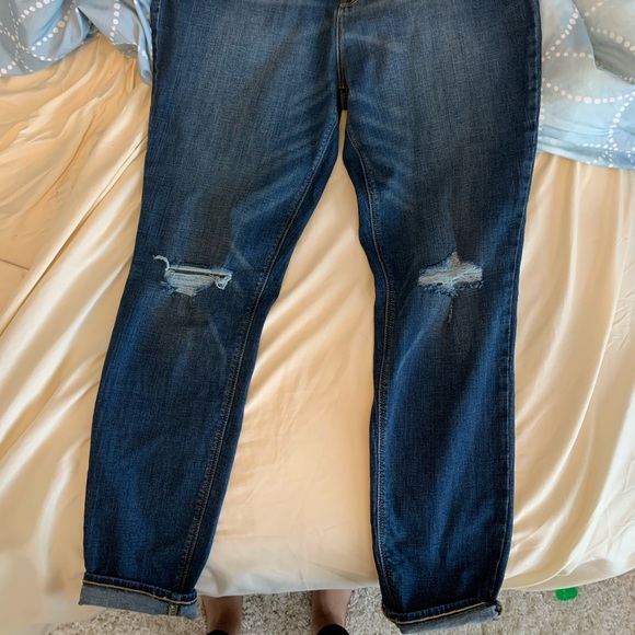 Women’s Old Navy jeans - Picture 2 of 4